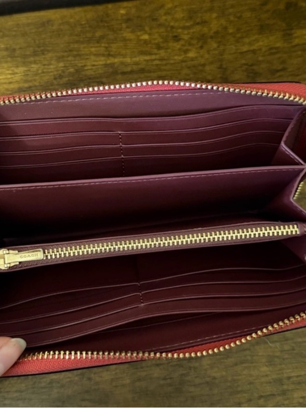 Coach Long Zip Around Wristlet Wallet with Horse & Carriage! Like new condition - Picture 7 of 8